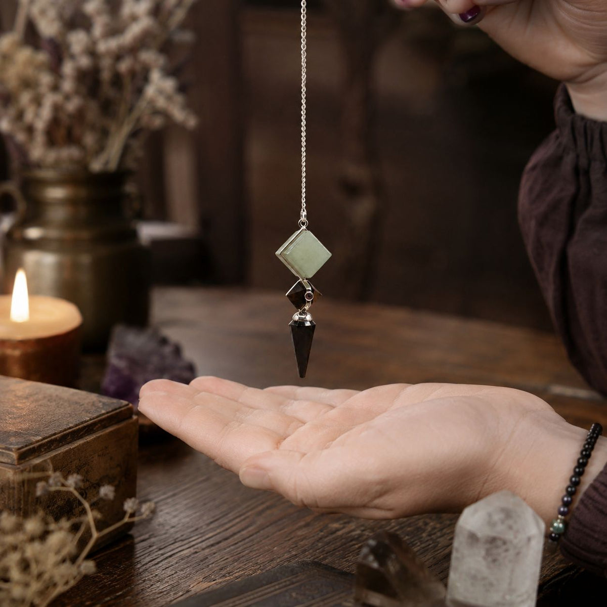 Three pendulums in green aventurine, tiger eye and black agate hanging side by side - view 5
