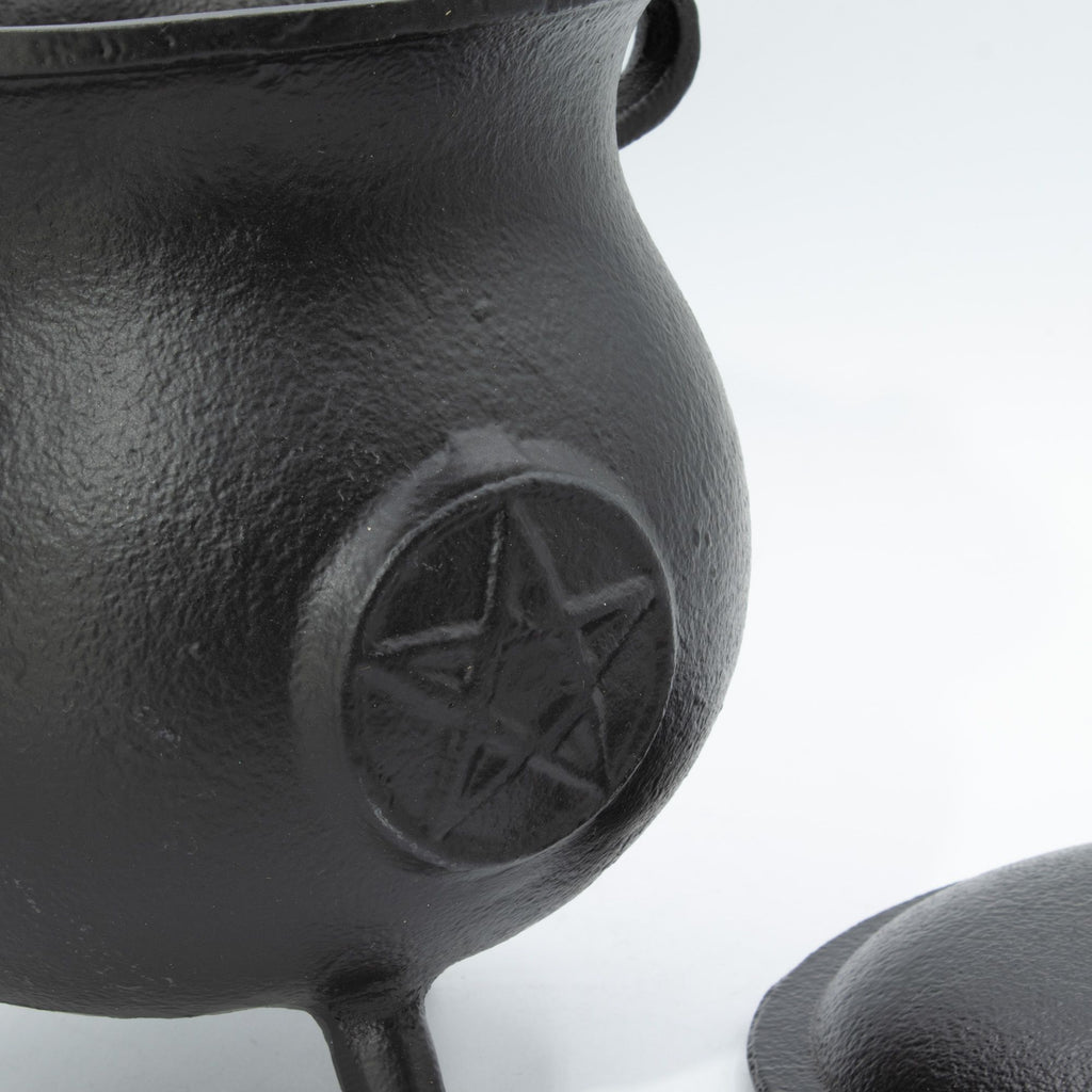 Extra large cast iron cauldron with raised pentagram, lid and three legs - view 4